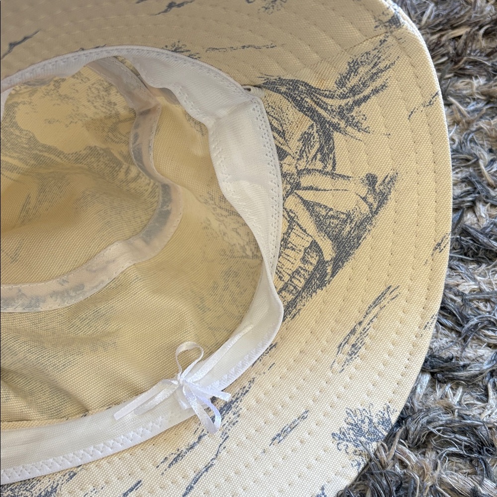Cream and Blue Toile Foldable Bucket Hat One Size - Picture 7 of 7